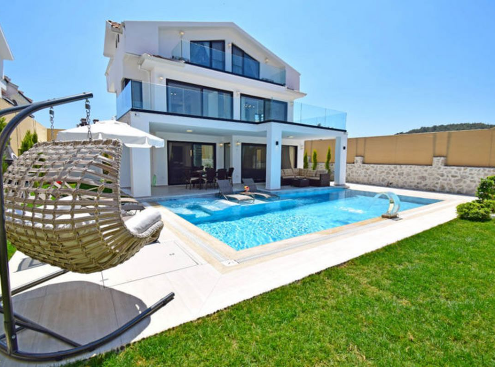 Havuzlu Villa